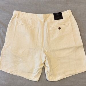Banana Republic Cream Men's Shorts
Linen Blend
Size 33